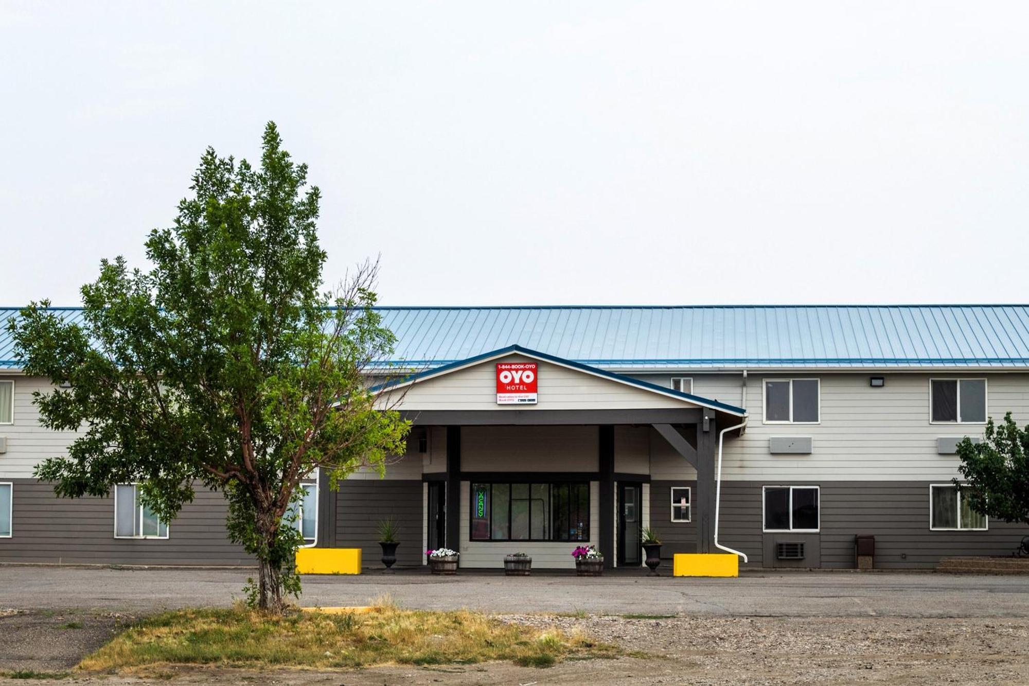 Oyo Hotel Shelby Mt Hwy 2 & I-15 المظهر الخارجي الصورة