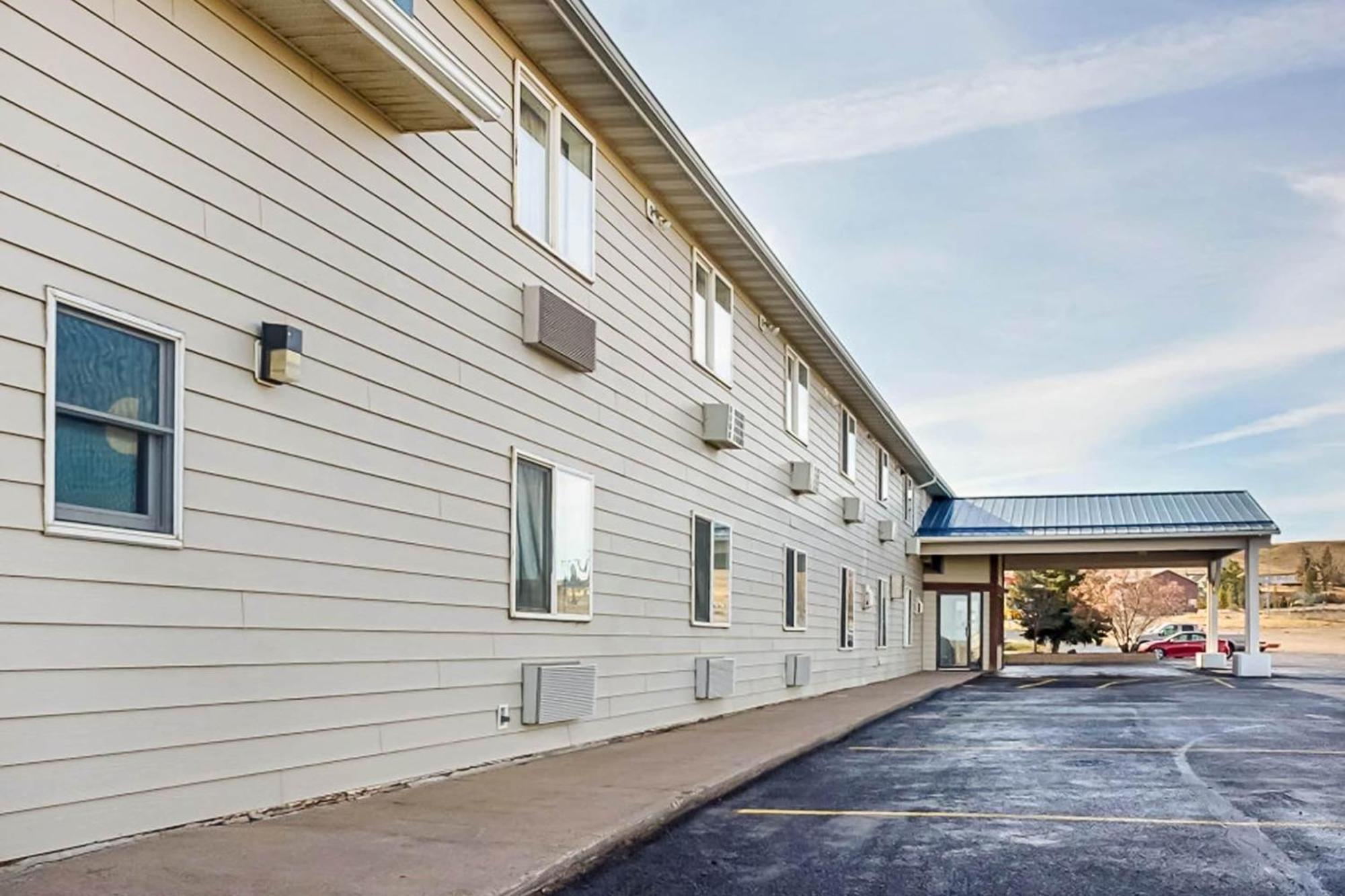 Oyo Hotel Shelby Mt Hwy 2 & I-15 المظهر الخارجي الصورة