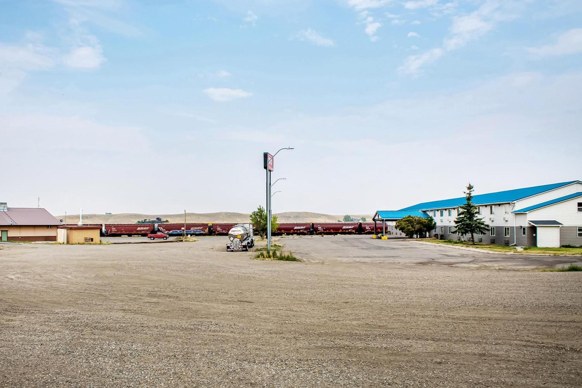 Oyo Hotel Shelby Mt Hwy 2 & I-15 المظهر الخارجي الصورة