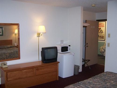 Oyo Hotel Shelby Mt Hwy 2 & I-15 المظهر الخارجي الصورة